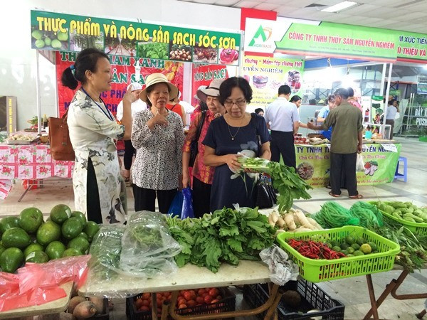 Trung tâm trưng bày nông thủy sản toàn quốc nhộn nhịp ngày đầu ra mắt ảnh 1
