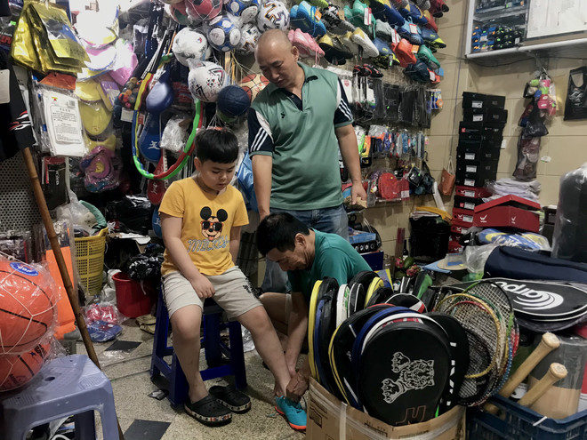 Thời trang thể thao, dụng cụ tập luyện ‘nóng’ cùng SEA Games 31 ảnh 2