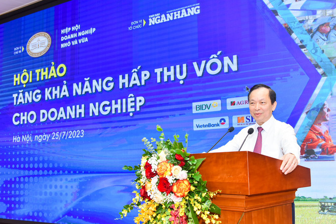 Phó Thống đốc Ngân hàng Nhà nước Đào Minh Tú phát biểu tại hội nghị. (Ảnh: PV/Vietnam+) Nâng tầm trình độ quản lý doanh nghiệp để tăng khả năng hấp thụ vốn ảnh 1