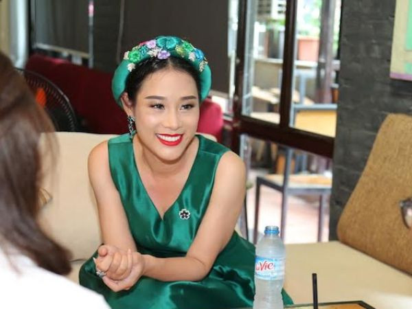 Bà xã ca sỹ Việt Hoàn lấn sân vào showbiz với MV đầu tay ảnh 2