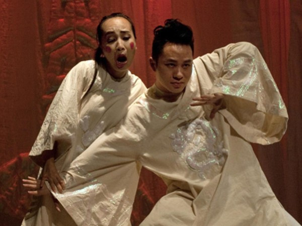 Tùng "điên" quy tụ giới nhạc vào vở kịch hát “Chuyện của dòng sông đỏ” ảnh 1