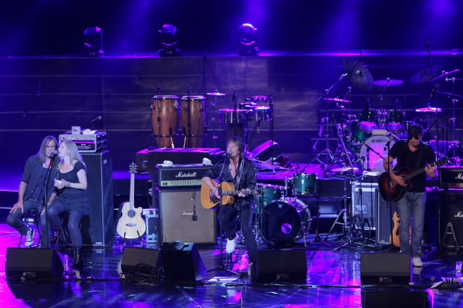 Diễn muộn 90 phút, Boney M & Chris Norman vẫn "đốn tim" khán giả ảnh 3