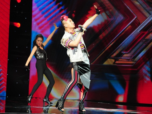 "Nhân tố bí ẩn": Tùng Dương ôm đầu, nhảy nhót vì thí sinh ảnh 3