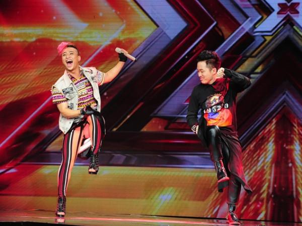 "Nhân tố bí ẩn": Tùng Dương ôm đầu, nhảy nhót vì thí sinh ảnh 1