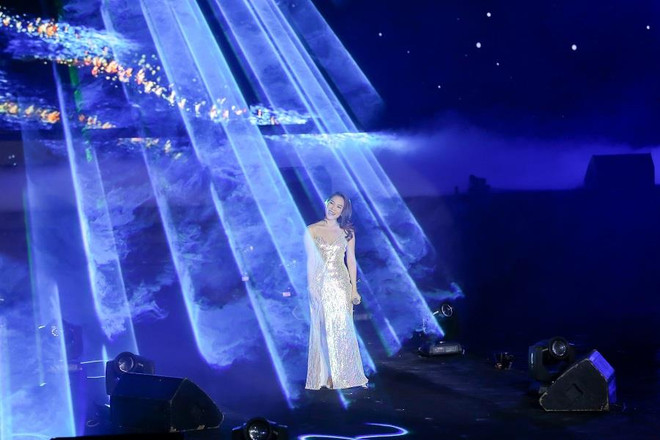 Mỹ Tâm hội ngộ Bích Phương trên sân khấu Đại nhạc hội Technology Party ảnh 1