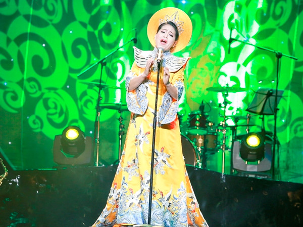 Anh Thơ thay đến 12… bộ áo dài trong liveshow đầu tiên ảnh 2