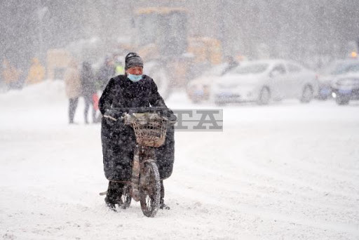 Bão tuyết tại Trung Quốc khiến hàng trăm chuyến bay bị hủy ảnh 1