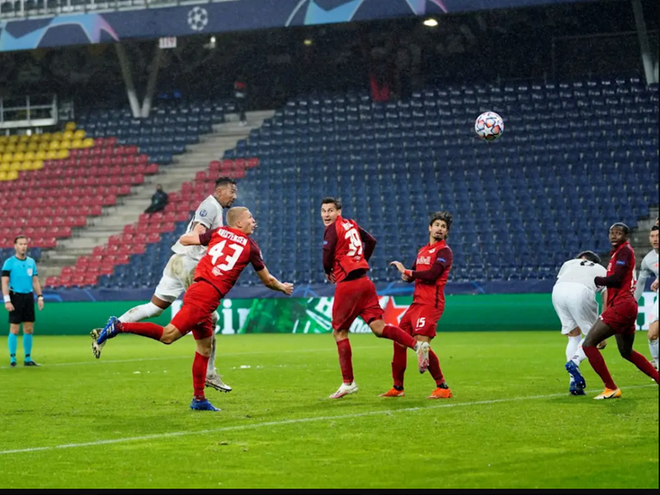 Thomas Müller: Trận đấu với Salzburg là 'một cuộc trao đổi đòn' ảnh 2