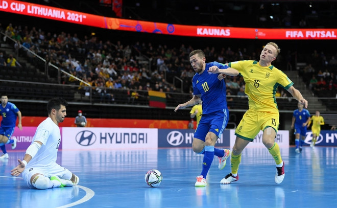 Kazakhstan dễ dàng giành vé đi tiếp tại FIFA Futsal World Cup 2021 bằng chiến thắng thứ hai với tỷ số 3-0 trước chủ nhà Litva. (Ảnh: Getty Images) Xác định hai đội đầu tiên vào vòng 1/8 FIFA Futsal World Cup 2021 ảnh 1
