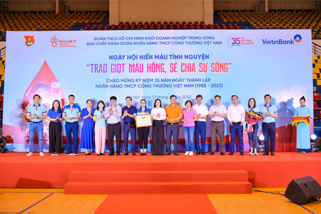 Hơn 5.000 người tham gia Ngày hội hiến máu của VietinBank ảnh 2