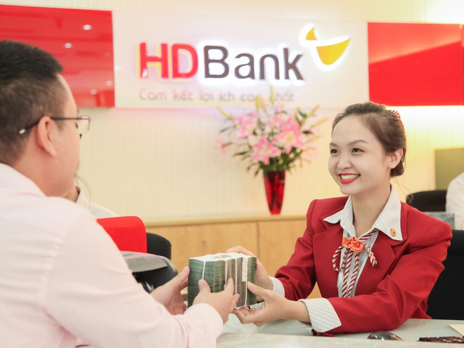 Giao dịch tại HDBank. (Nguồn: HDBank) Lợi nhuận ngân hàng: Tiết lộ những "điểm tựa" để bứt phá mạnh mẽ ảnh 1