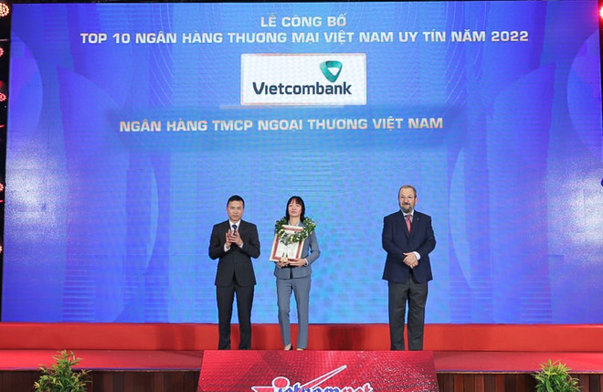 Vietcombank đứng đầu bảng xếp hạng tốp 10 ngân hàng uy tín ảnh 1