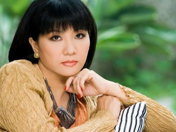 Nghệ sỹ Cẩm Vân tái ngộ công chúng Thủ đô Hà Nội đúng dịp 8/3 ảnh 1