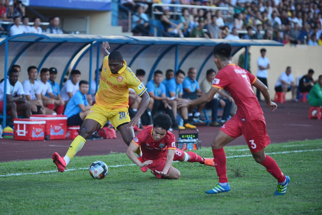 Nam Định có điểm trước Bình Dương, tiếp tục cuộc đua trụ hạng ảnh 1