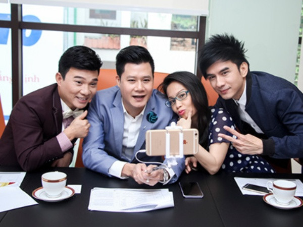 Quang Dũng và Quang Linh sang Mỹ tìm kiếm tài năng bolero ảnh 1