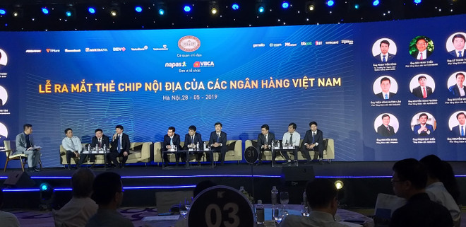 Các ngân hàng sẵn sàng chuyển đổi thẻ từ sang thẻ chip nội địa ảnh 1