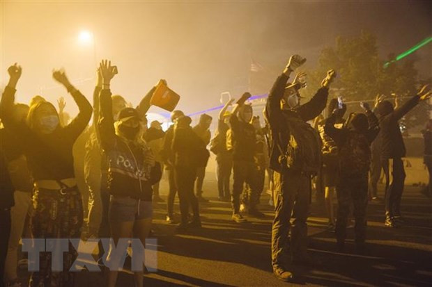 Góc nhìn về bạo lực và cuộc khủng hoảng sắc tộc của nước Mỹ ảnh 1