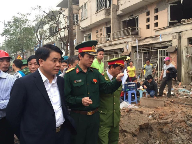 Chủ tịch Hà Nội thị sát hiện trường vụ nổ, công binh vào cuộc ảnh 1