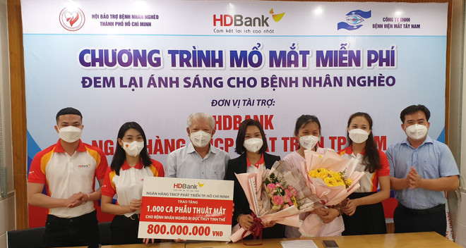 HDBank tặng 2.800 thẻ bảo hiểm và tài trợ 1.000 ca phẫu thuật mắt ảnh 1