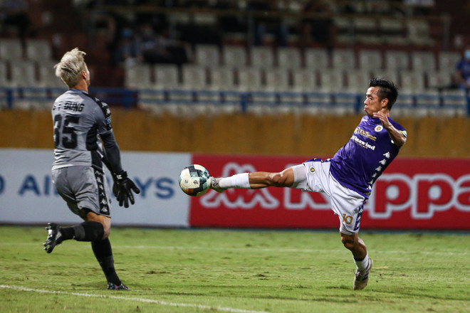 Hà Nội FC thành công và vững vàng nhờ nền móng tốt được xây dựng nhiều năm qua. (Ảnh: Hiển Nguyễn/Vietnam+) Hà Nội FC: Thấy gì từ 'nhà vua' bị truất ngôi vị thống trị V-League? ảnh 3