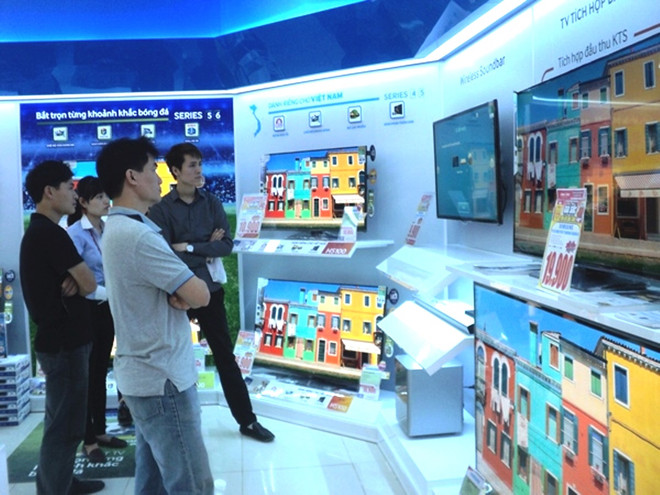 Nhiều khuyến mãi, tivi "màn hình khủng” thu hút người mua dịp EURO ảnh 1