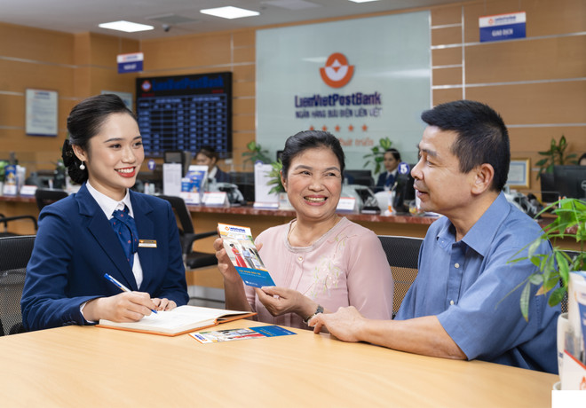 Người cao tuổi, bảo hiểm và ngân hàng thúc đẩy xã hội không tiền mặt ảnh 1