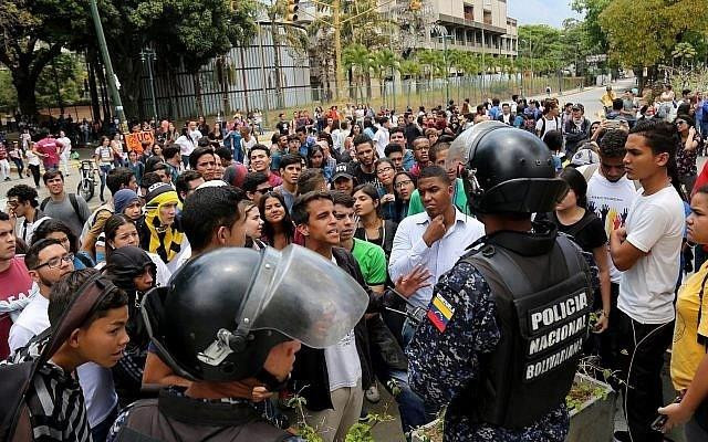 Venezuela bắt giữ 13 đối tượng liên quan tới vụ đảo chính bất thành ảnh 1