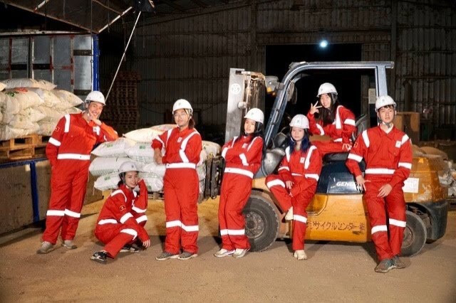 Học sinh Việt vô địch khởi nghiệp trẻ quốc tế nhờ tái chế lõi ngô ảnh 1