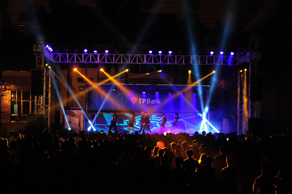 Giới trẻ Hà Thành bùng nổ trong đêm nhạc EDM hoành tráng ảnh 2