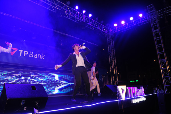 Giới trẻ Hà Thành bùng nổ trong đêm nhạc EDM hoành tráng ảnh 4