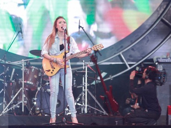 “Họa mi” Mỹ Tâm khóc trước sự yêu thương của khán giả Hà Nội ảnh 7