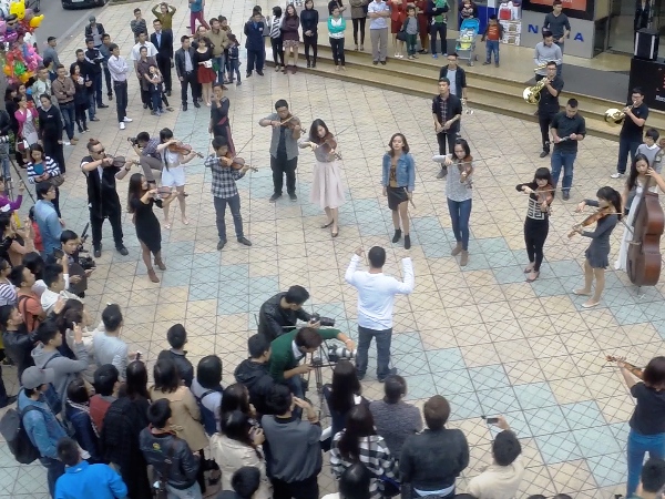 Nhóm nhạc giao hưởng 9x - Rhapsody Philharmonic ra mắt MV đầu tiên ảnh 2