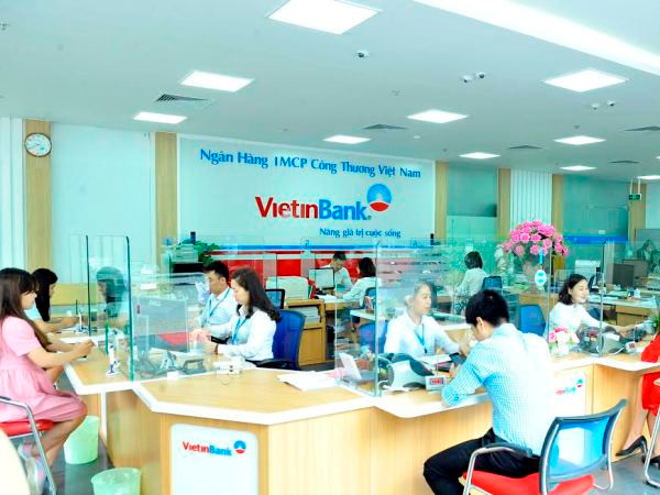 Fitch Ratings nâng triển vọng xếp hạng của VietinBank ảnh 1