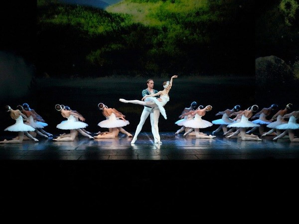 Bùi Công Duy: “Tôi thích ‘Hồ Thiên Nga’ bản cổ điển, vì xem…. phê hơn” ảnh 2