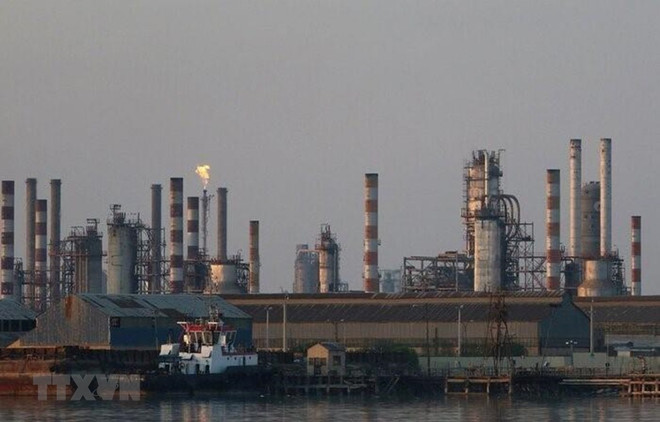 Giá dầu châu Á giảm sau khi dự trữ dầu thô của Mỹ bất ngờ tăng ảnh 1