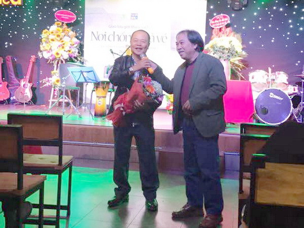 “Nơi chốn đi và về” - song tấu tùy bút của họa sỹ và nhà thơ ảnh 3