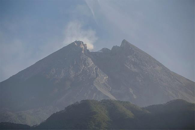 Indonesia: Núi lửa Merapi phun trào đám mây nóng cao trên 1.200m ảnh 1