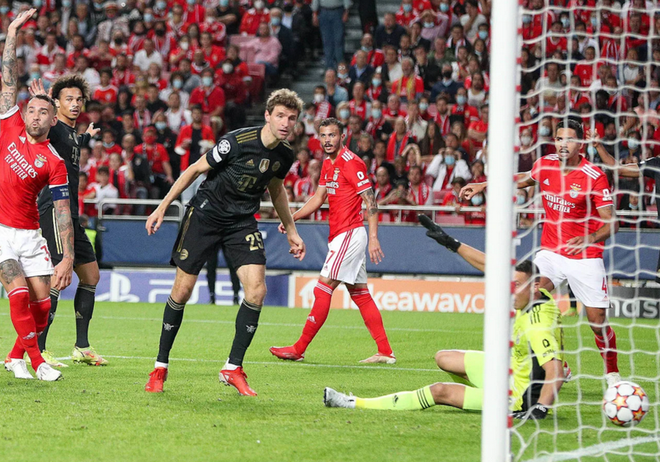 Thắng Benfica 0-4, Bayern kéo dài chuỗi ghi bàn liên tiếp lên 84 trận ảnh 1