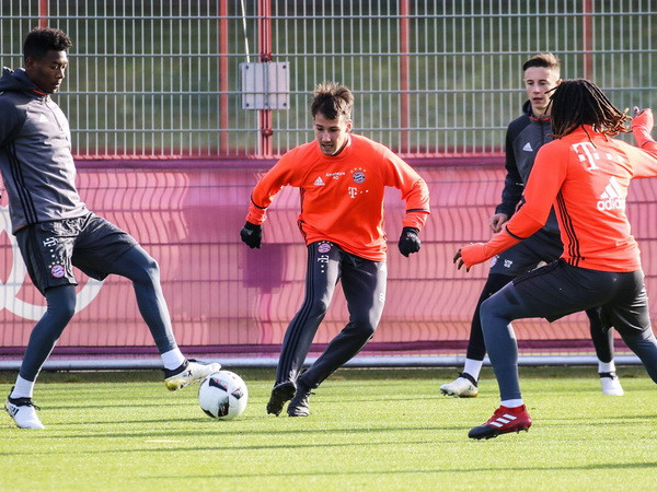 Tích cực luyện tập. Ảnh: Nguồn Fcb.de Rummenigge mơ chức vô địch mùa Thu vào trước đêm Giáng sinh ảnh 2