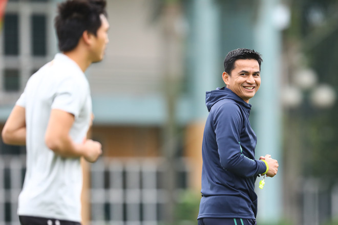 HLV Kiatisak muốn thắng Viettel để khẳng định vị thế HAGL ở V-League ảnh 1