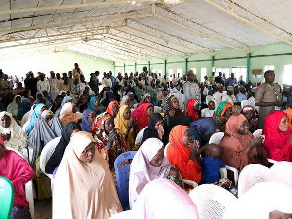 Nữ sinh Nigeria bị bắt cóc cầu cứu Tổng thống M.Buhari ảnh 1