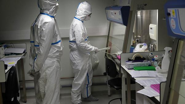 Ảnh chỉ có tính minh họa. (Nguồn: Euronews) Hàn Quốc bắt đầu nghiên cứu vắcxin và thuốc chống COVID-19 ảnh 1