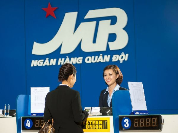 Giao dịch tại MB. (Nguồn: MB) MB hoàn tiền lên đến 1 triệu đồng khi thanh toán qua thẻ Visa ảnh 1