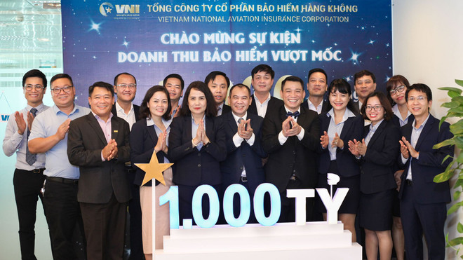 HĐQT, Ban TGĐ, Lãnh đạo các Ban TSC chúc mừng sự kiện Doanh thu bảo hiểm vượt mốc 1.000 tỷ Bảo hiểm hàng không VNI gia nhập câu lạc bộ doanh thu nghìn tỷ đồng ảnh 2