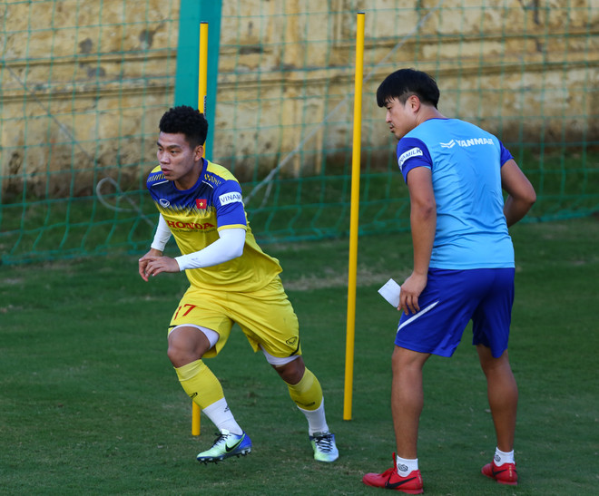 HLV Park Hang-seo chọn 5 tuyển thủ quốc gia bổ sung cho U22 Việt Nam ảnh 1