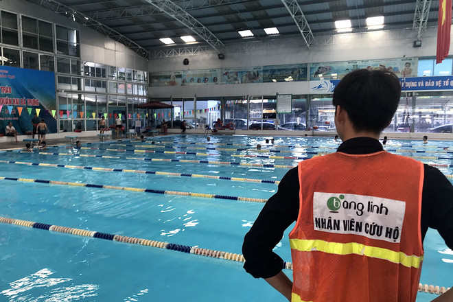 Bảo đảm an toàn tại bể bơi: Cần cái 'bắt tay' từ khách hàng ảnh 3