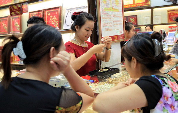 Giá vàng giảm 200.000 đồng, chênh lệch vẫn ở mức cao ảnh 1