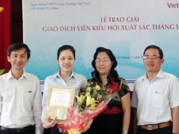 Vietinbank: Tôn vinh giao dịch viên kiều hối xuất sắc tháng 10/2014 ảnh 1