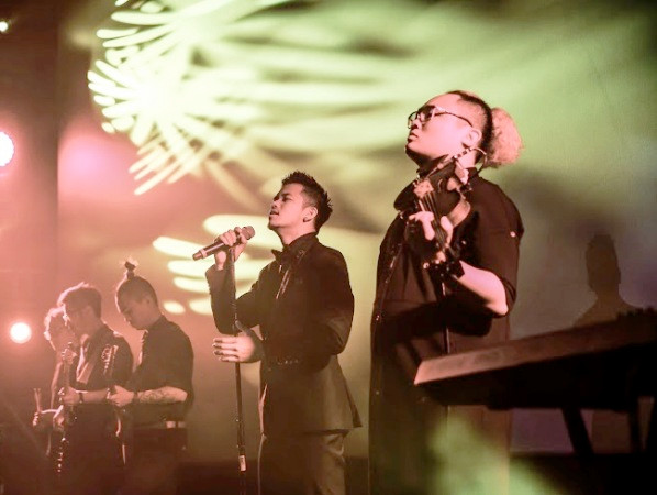 Quán quân Idol Trọng Hiếu dẫn dụ khán giả “Khám phá thế giới Bond” ảnh 1