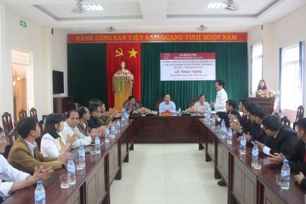 Agribank Đông Gia Lai trao tặng 4,3 tỷ đồng an sinh xã hội ảnh 1